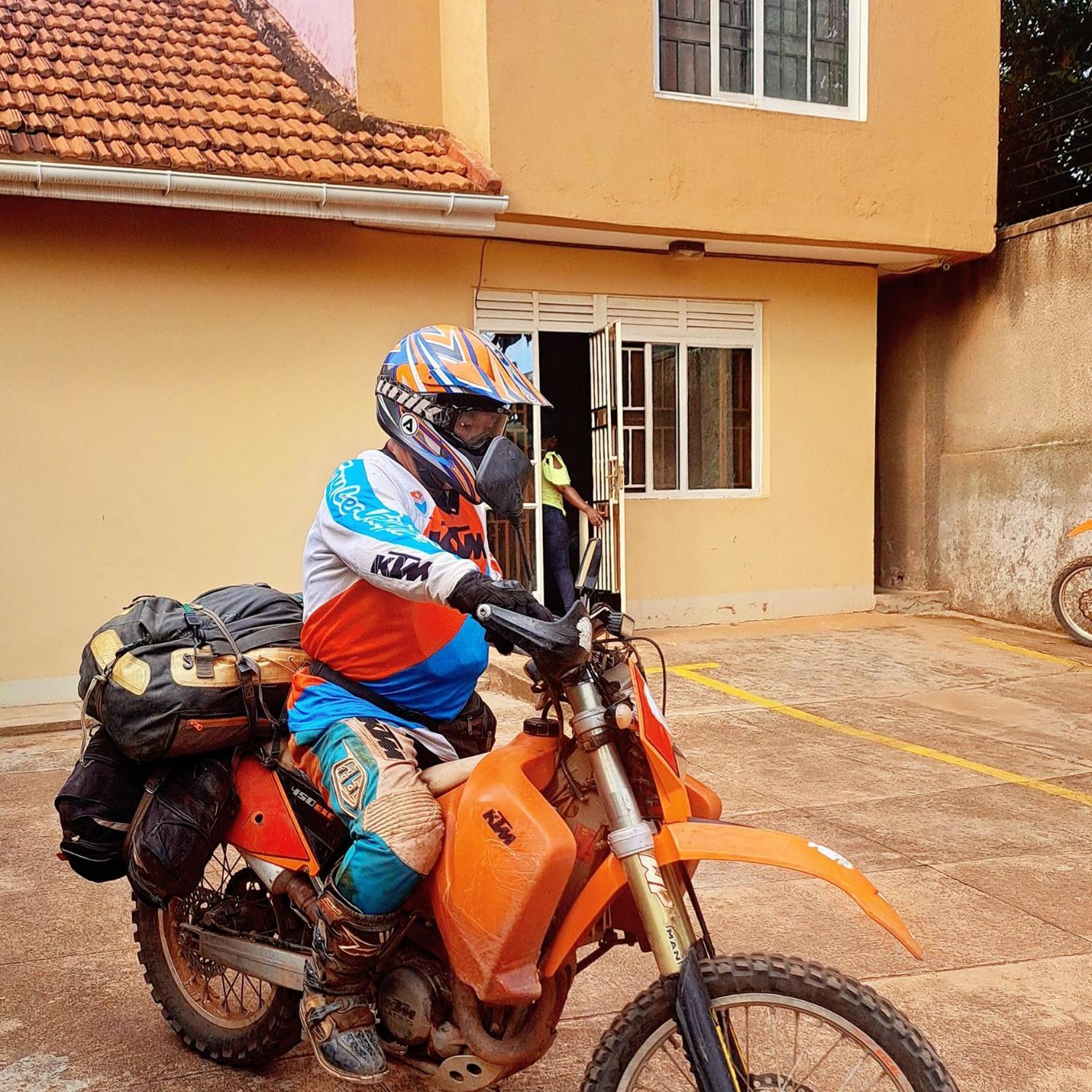 Tgs Homestay คัมพาลา ภายนอก รูปภาพ